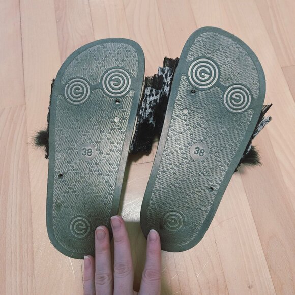 Sandals with handmade embellishments - Picture 4 of 7